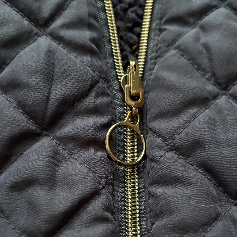 Navy Quilted Women's Vest - Picture 4 of 10